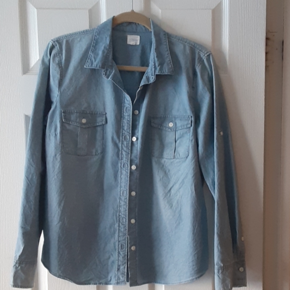 Chambre shirt, can roll up sleeves.
